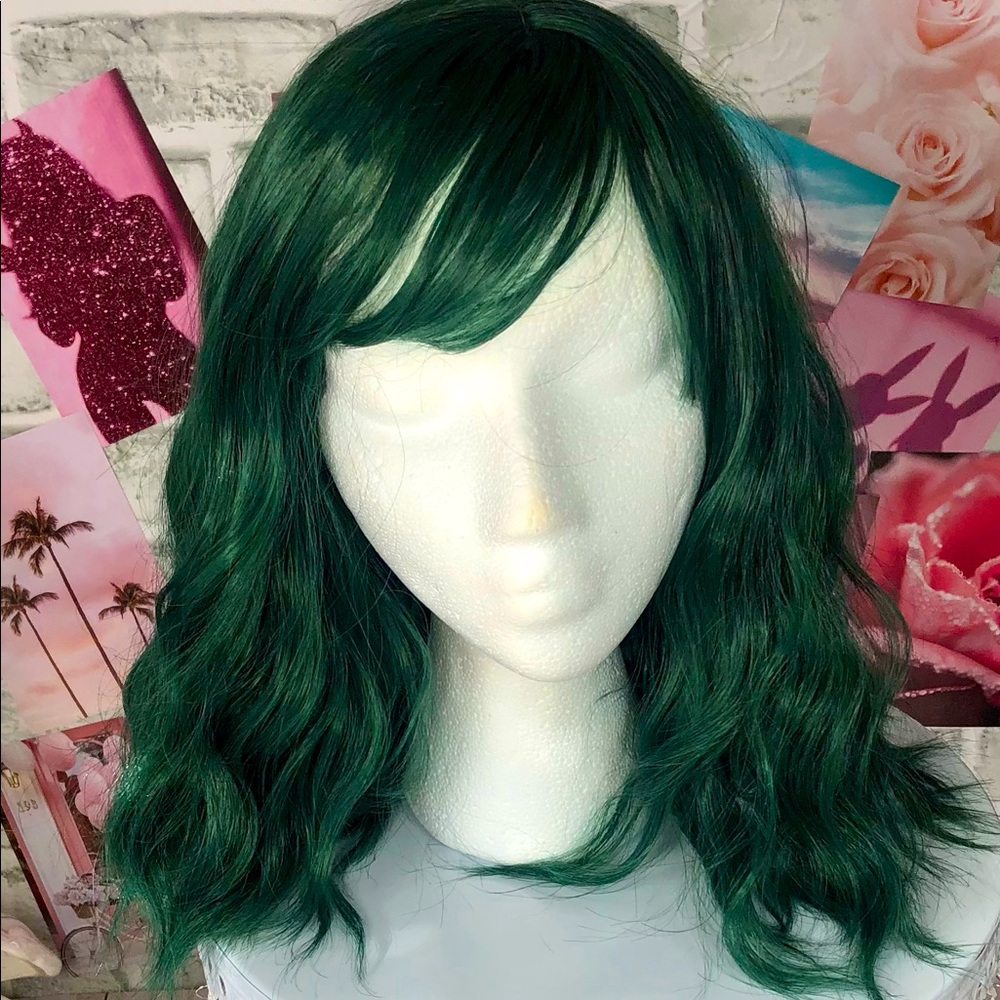 Wavy Green Synthetic Wig with Side Swept Bangs Shoulder Length